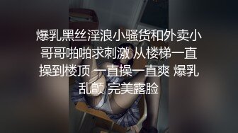 两个大妈穿睡衣玩自拍