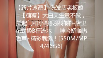 老式办公楼 洞中偷窥两位美女同事的小黑鲍