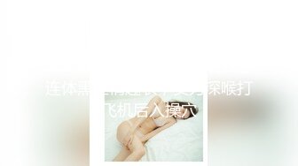 STP24947 【如充气娃娃一般超粉美穴】两根水晶假屌一起插，塞满双洞，大黑牛震动双倍快乐，高潮出水毛巾多湿了太骚了