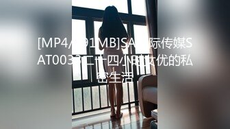 玩弄风骚女友的逼逼给狼友看，露脸颜值身材都不错，淫声荡语不断，掰开小穴看特写玩弄小豆豆