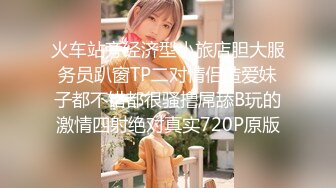 俩大学生情侣记录的一次他们的啪啪记录 女生长得挺标致 虽然胸小但身材也很匀称 漂亮女生啪啪时还不忘看镜头