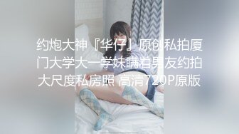 颜值少妇人间水蜜桃，性感的睡衣漏着奶子陪狼友聊着骚，AV棒插进骚逼呻吟，撅着屁股说让狼友快草