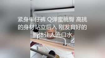 后入短发人妻