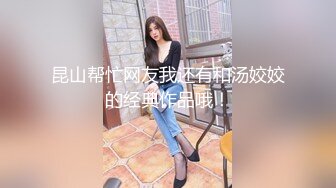 美眉被无套爆菊花 操你屁眼 骚逼都流水 嗯  边操屁眼骚逼里面也能喷水 正好给鸡巴润滑