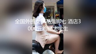 红衣牛仔裤邻家范小美女约到酒店，高挑大长腿好诱人刚进去就紧紧搂住吸允爱抚大力揉搓操穴狠狠顶