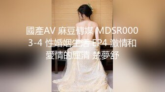 漂亮的姐妹花全程露脸跟狼友发骚，性感好身材各种展示，淫声荡语不断揉奶玩逼，给狼友看小穴特写不要错过