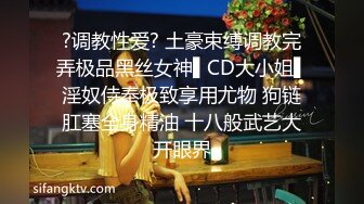 【极品稀缺 破解摄像头】JK风小姐姐更衣间拿手机自拍 多角度偷拍