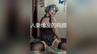 路边公厕全景偷拍出来散步的眼镜美女这鲍鱼可真肥