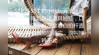 变态胖子往小姐姐逼里倒水抱起来狂操