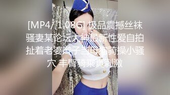 ［原创］老婆摆出待操的姿势，说想要前后各一根鸡巴羞辱她