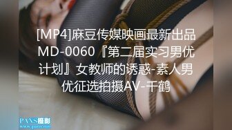 在家調教小女友 毛毛剃光了戴上狗鏈在地上爬 屁屁都被打紅了 各種輕微虐待