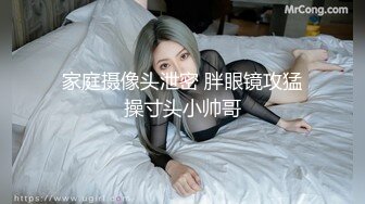 丰满多姿的贵妇，上得厅堂、下得厨房，完美的小身材，饱满的乳房，敏感，抠几下就淫骚叫！