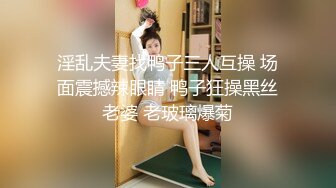 在外面就忍不住的小女友，蹲下来直接给我含住了