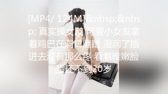 车展嫩模露脸黑丝情趣性感展示，风骚大奶子自己揉捏