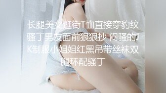 可爱美女跟男朋友浴缸里啪啪