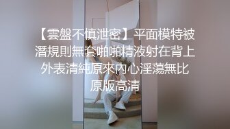 商场女厕全景偷拍制服美女职员的极品小黑鲍