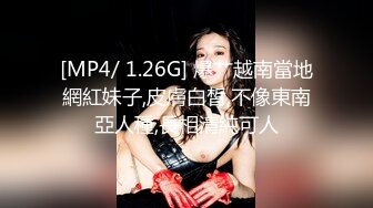 精东影业JD096闷骚人妻欲求不满2找来好兄弟解决需求