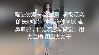 精虫上脑的小哥户外专供站街女，挑了一个长发颜值不错的大姐一路跟随进屋啪啪，多种姿势非常耐操干射为止