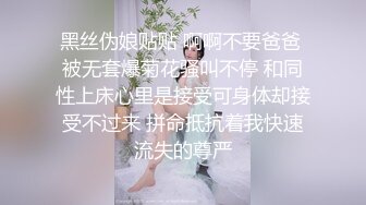 弟弟出差在家里偷装监控偷拍 到媳妇扎着腰带和哥哥在客厅沙发偷情上位骑得很爽的