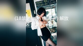 酒店3P虎狼人妻，36岁的身材，保养的很丰满，老公在外面看着浴室这一幕：老婆跪舔吮吸大屌，绿色光芒绿油油！