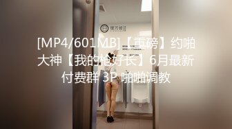 专注人前露出与路人同框美腿女神GI9ZA视图集，公园超市广场哪人多往哪去和老登一起锻炼 (5)