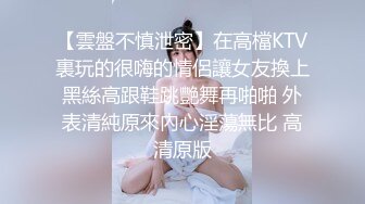 老公刚上班丰满迷人妈妈就被儿子抱紧紧揉奶亲吻爱抚