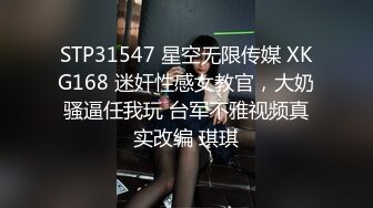 大学女厕全景偷拍20位漂亮学妹各种姿势嘘嘘❤️各种美鲍亮瞎你的眼 (9)