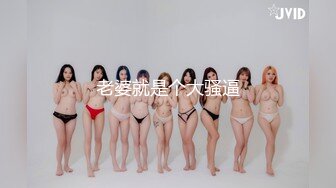 叫上好兄弟再叫上两个美妞来搞4P，奶子大颜值高从沙发搞到房间床上