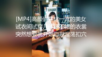 极品女神今日下海首秀，烈焰红唇女仆装，拨开定制多毛肥穴