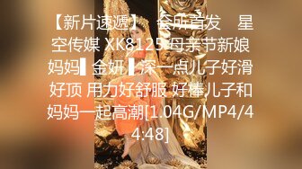 _巨乳粉逼黑丝情趣装诱惑的极品宝贝，无毛白虎逼跟狼友互动撩骚，揉奶玩逼道具抽插，呻吟可射表情好骚别错过