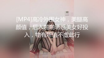 丰满熟女·桃子冰妈妈：好，同学们来跟我一起练，今天我们主要做的动作有腿部训练，还有提臀的运动，两脚与肩同宽