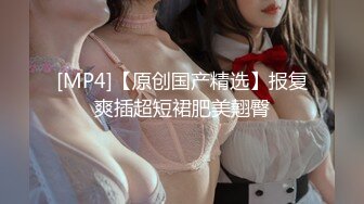 近距离特写巨乳压迫