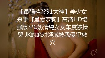 街拍 高挑美女憋不住路边小解