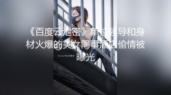 性感制服网红妹子，道具大黑牛自慰騒穴，还自己闻闻自己骚水