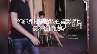 清纯甜美带点性感极品肥臀眼镜骚女，诱人开档黑丝翘起特写，足交扣穴69姿势，骑乘大屁股猛坐，头套男后入撞击