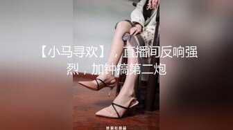 搂着女友细腰冲锋