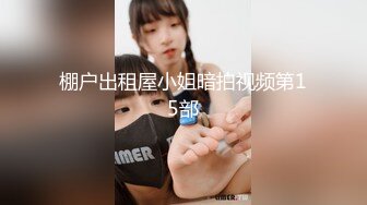 牛仔小美女跟小哥在家激情啪啪给狼友直播，全程露脸互动听指挥，让小哥舔逼口交大鸡巴，无套抽插高潮尿尿