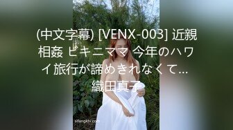 6月盗站新流特攻队系列潜入美术学院藏身女厕所门板缝中偸拍多位学生妹大小便美女不知咋回事菊花出来一坨肉疙瘩