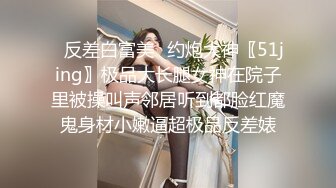 商场女厕全景偷拍高跟制服美女职员的小黑鲍