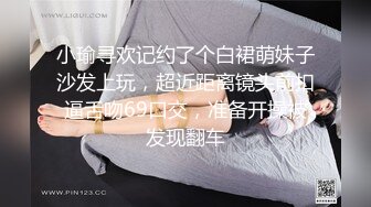 SM头套男 滴蜡舔逼的!