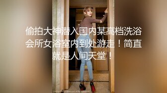 小哥走入神秘小巷子寻找站街快餐，寻得美腿少妇，引路到一个特别简陋的房间里办事，看在价格便宜的份上就不在意环境了